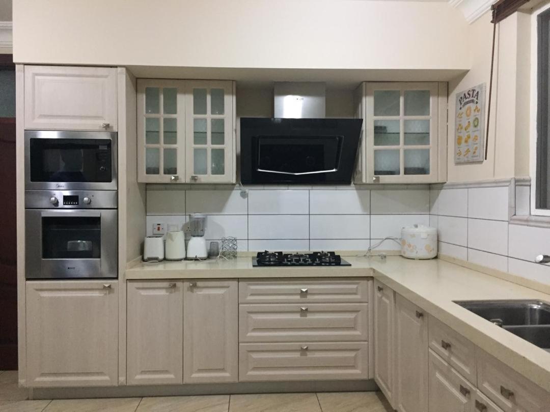 Bertha'S Court D-Plus Apartments Dzorwulu 外观 照片